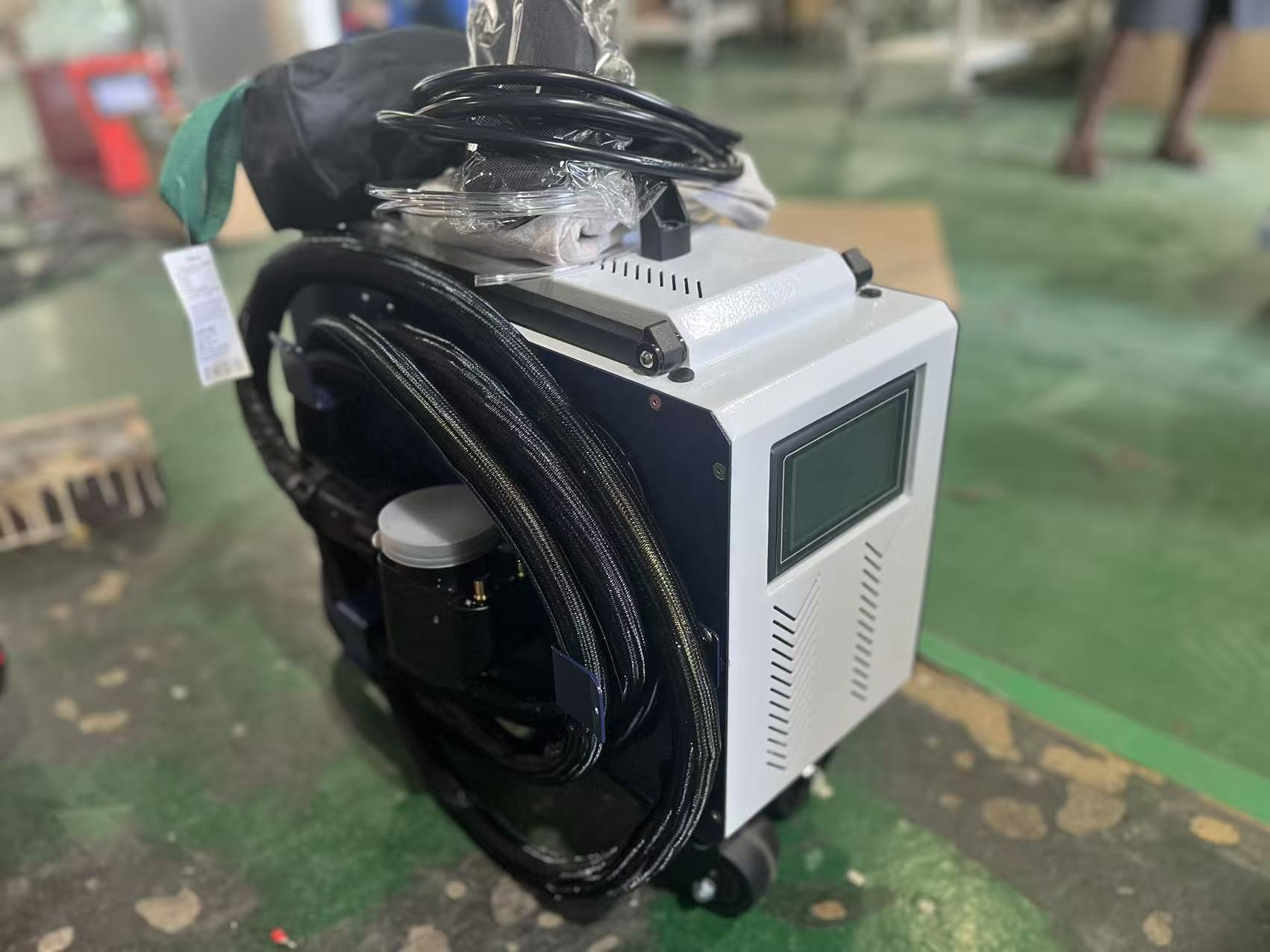 300W 휴대용 여행 가방형 펄스 광섬유 레이저 세척기 - Portable Laser Rust Removal 리뷰 및 가격